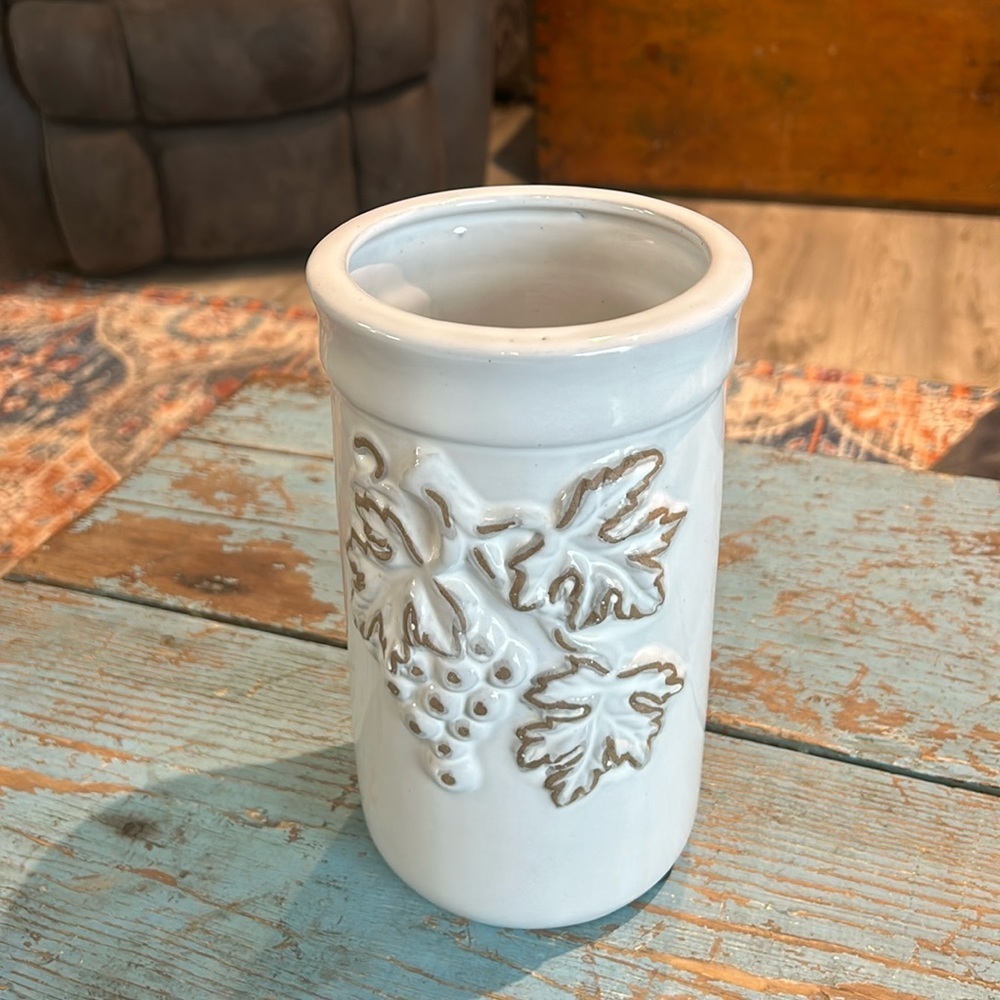 Mayrich grapes and leaves vase/utensils holder